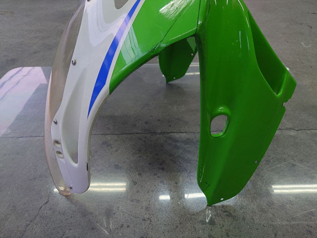 グリン様　ZXR250　フロントカウル　スクリーン付き　ブーメラン