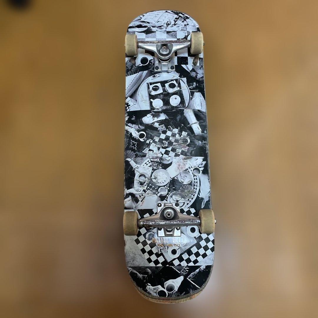 ホテルブルー スケートボード　コンプリートデッキ