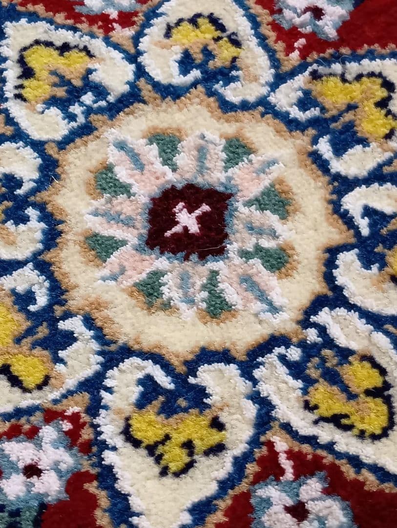 ペルシャ絨毯　ナイン　座布団　手織り　イラン　丸(2)