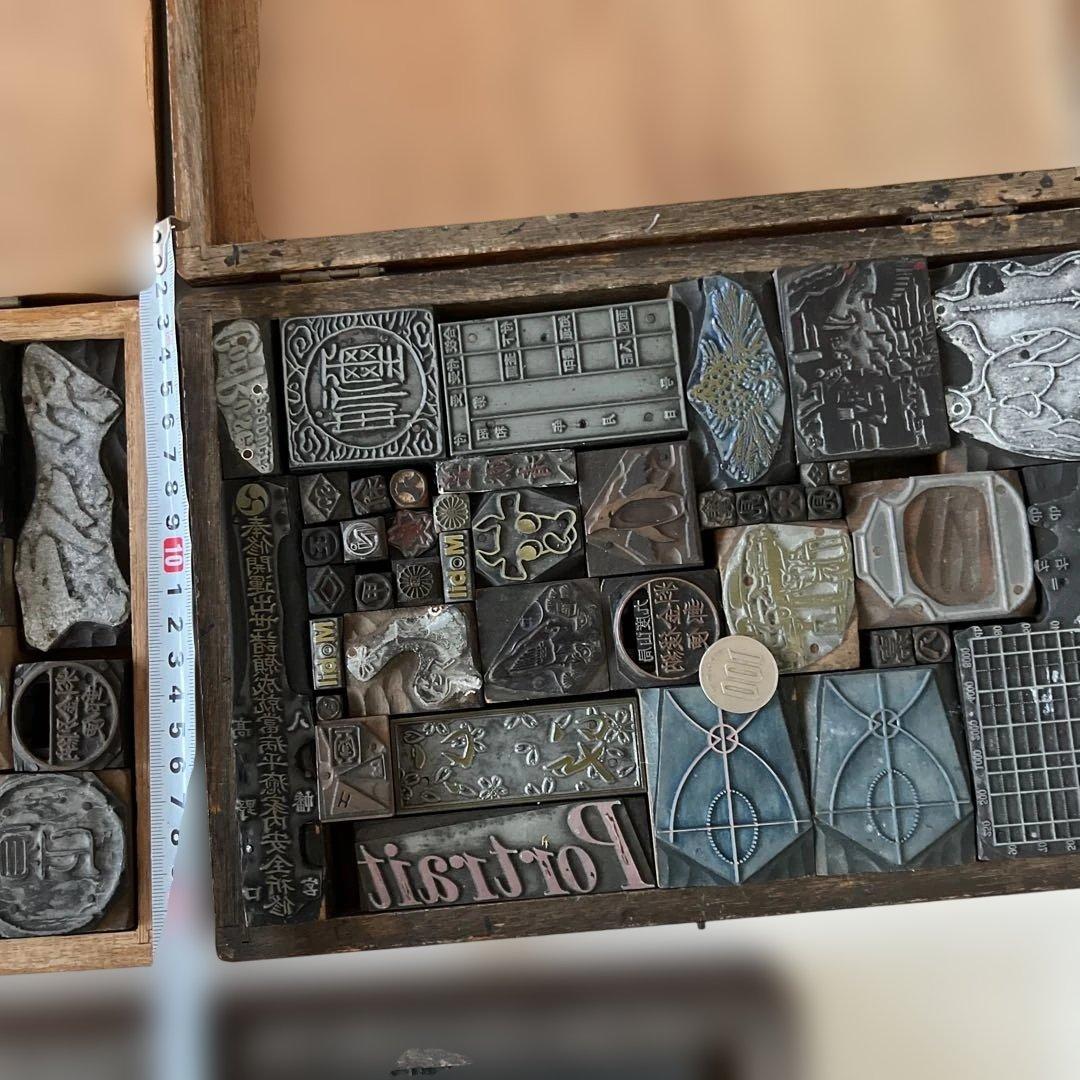 m3【木のケース入り　大量】活版印刷所で使われていた木版/ロゴ【古道具】