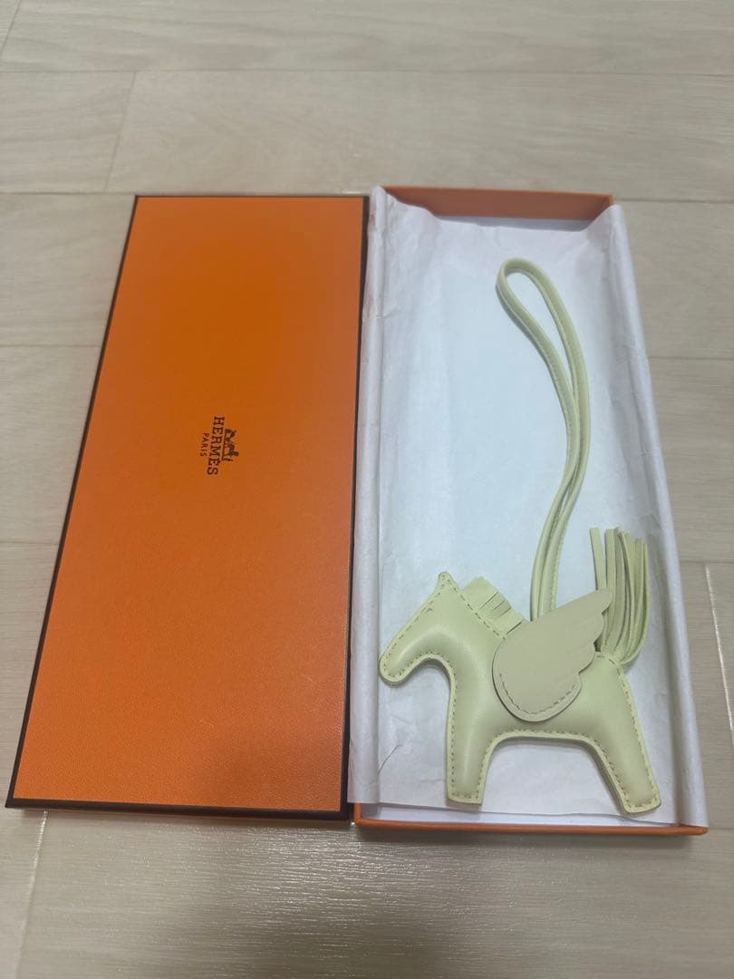 【美品】エルメス　ペガサスチャーム　PM 箱、袋付き