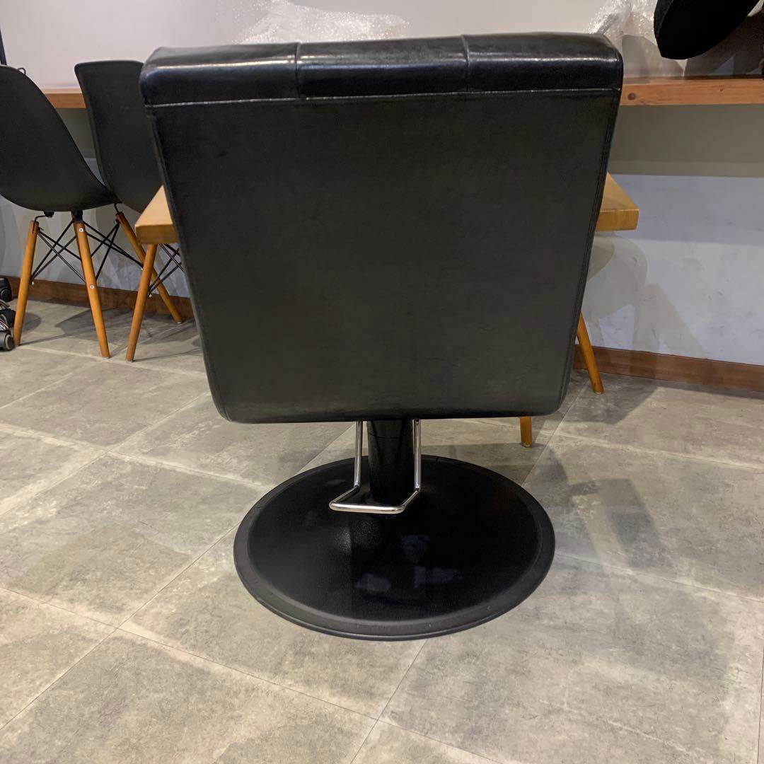 サロン用黒の回転式ウッドチェア