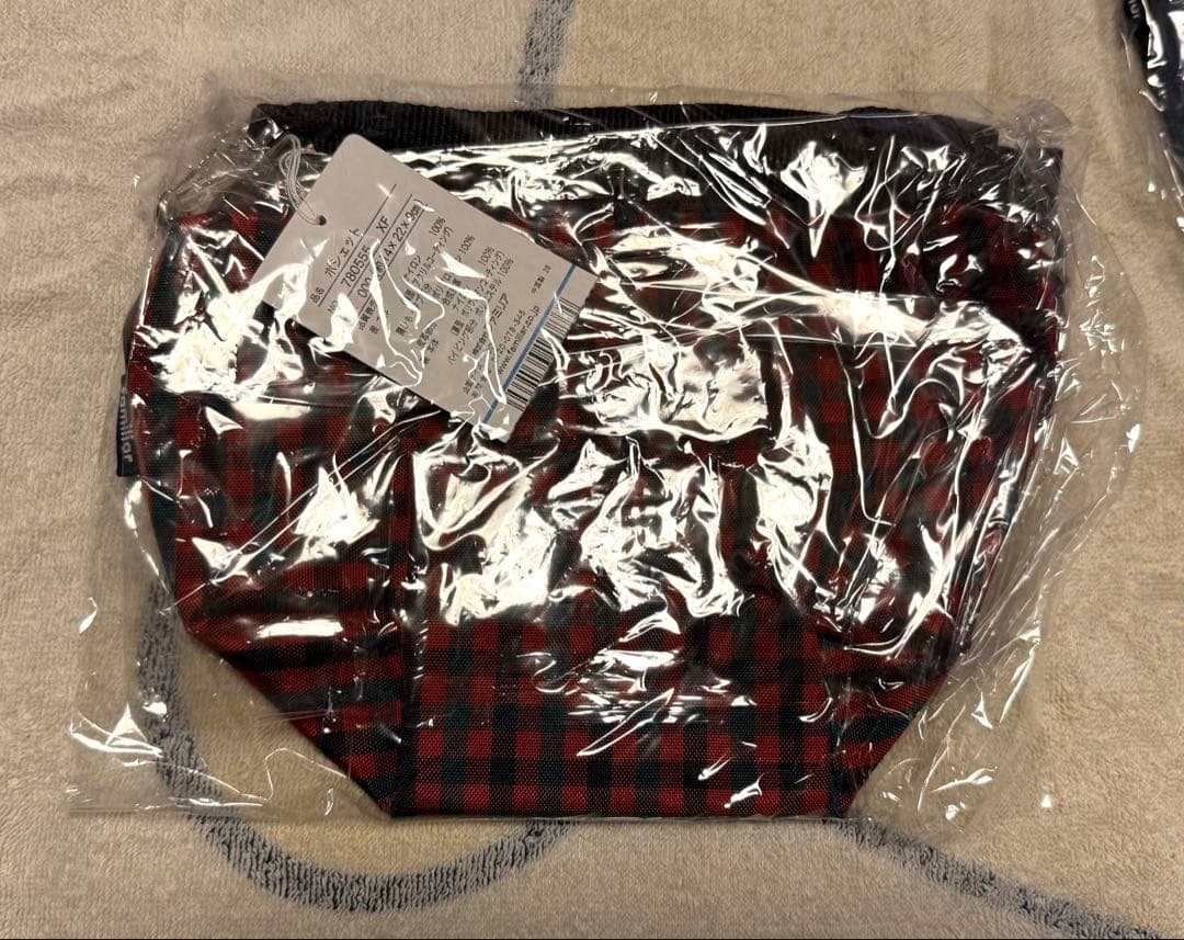 ご決定済未使用　ファミリア　ポシェット　舟形　赤チェック