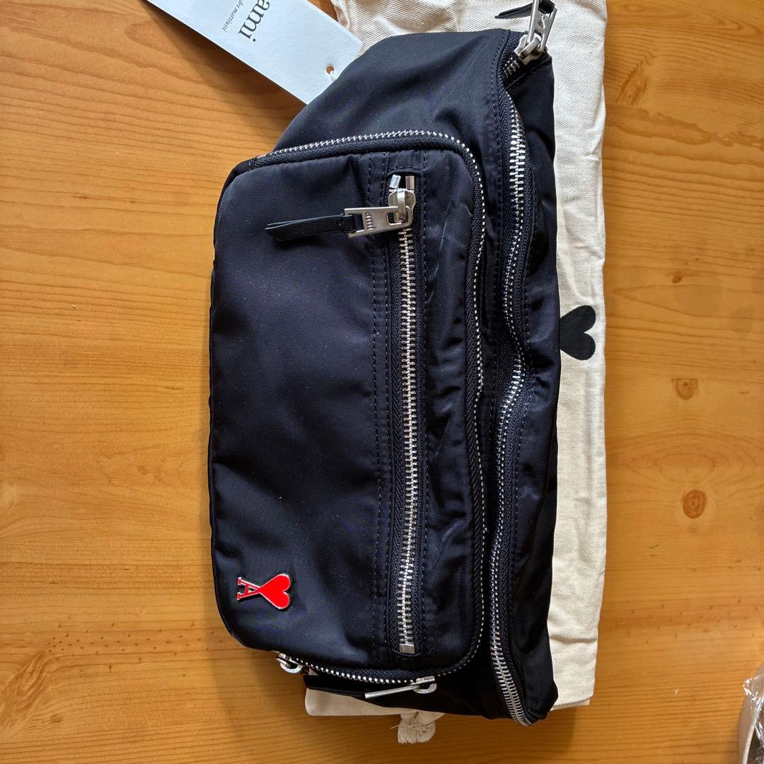 ami Paris ボディーバッグ　ウエストポーチ　ブラック男女兼用