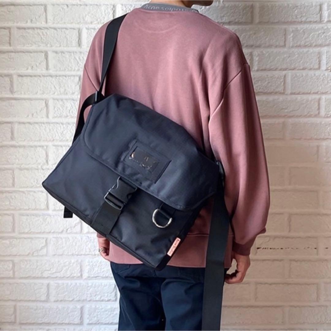 acne studiosメッセンジャーバッグ　アクネ