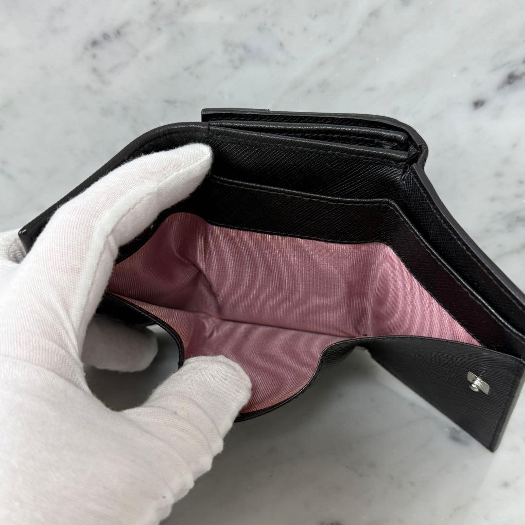 美品 サルヴァトーレフェラガモ 三つ折財布 ガンチーニ 銀 SILVER 黒