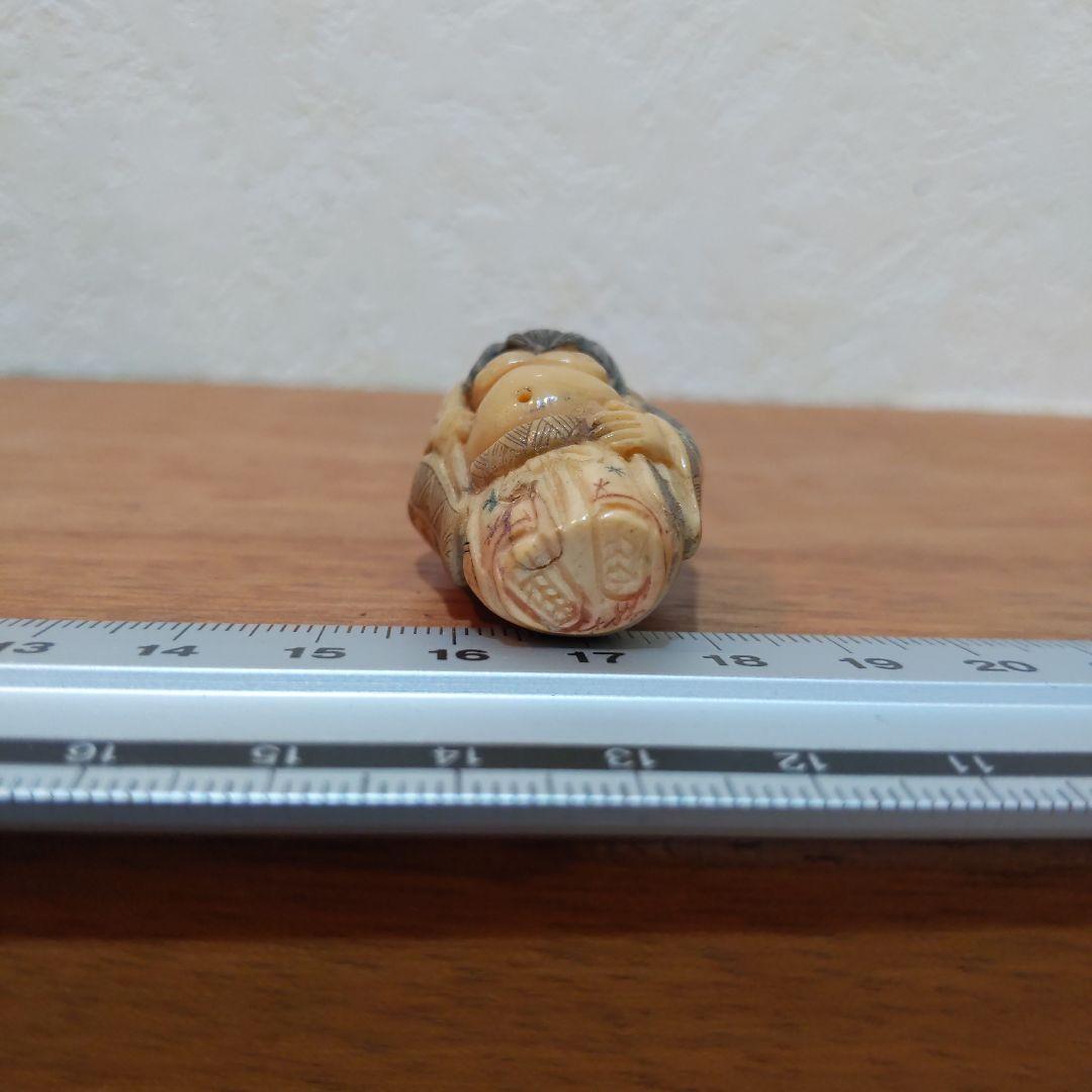 時代提物 縁起物彩色根付 天然素材 在銘【唐仙人】高さ約4.1cm 重さ約14ｇ