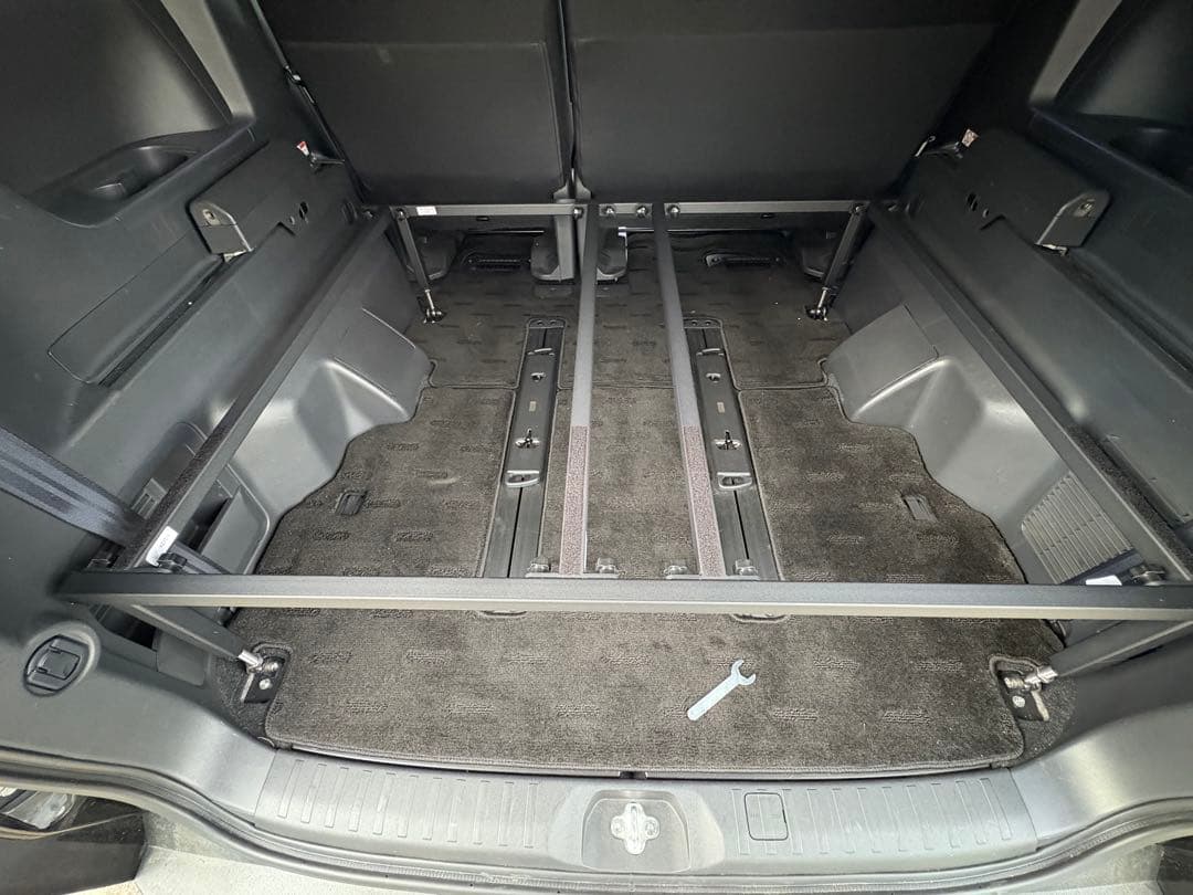 デリカD5 ショートベッドキットMGRカスタム製　エムフラット8人乗り用　レザー