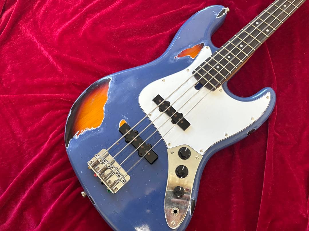 ジャズベース　マルチレイヤーカラー　ラッカーフィニッシュ