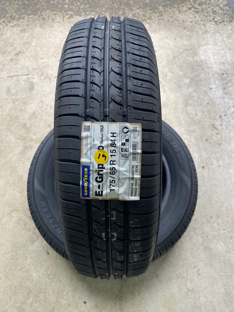 シルバー仮面様★175/65 R15 グッドイヤー　2本　①★