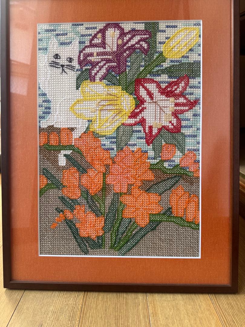 花と猫の刺繍アート 手刺繍 額縁入り 癒し系インテリア 一点もの★