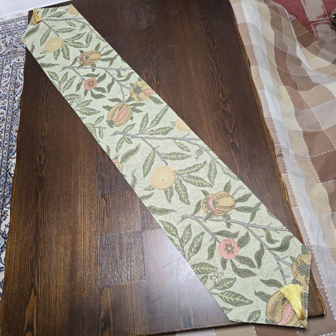 テーブルランナー　皿　花瓶　他