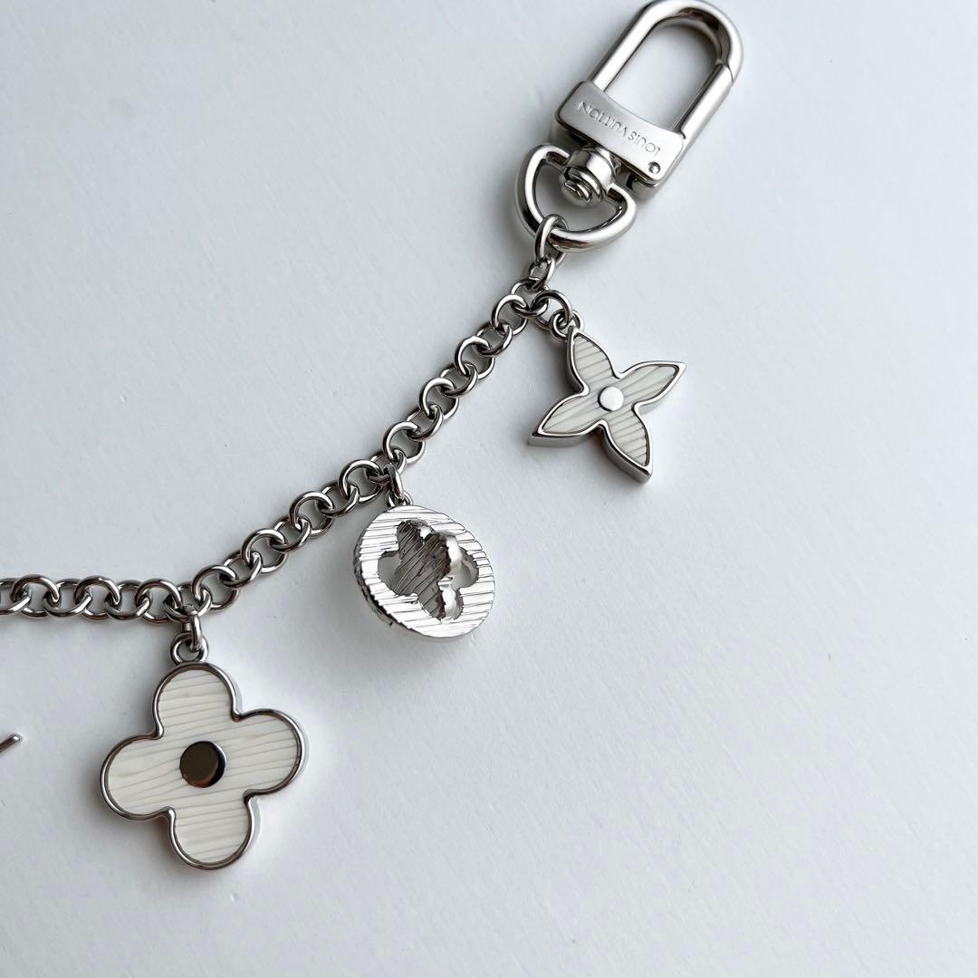 ルイヴィトン エピ チャーム ビジューサック シェンヌ フルール ドゥ 新品