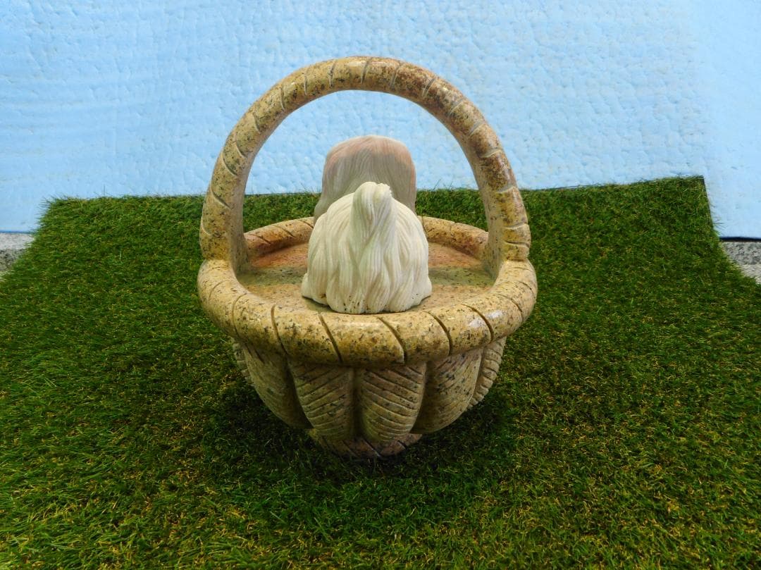 かごの犬石材彫刻品