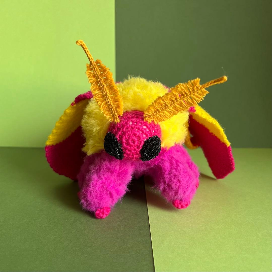 ゆかり様オーダーメイドあみぐるみ　モモイロヤママユ