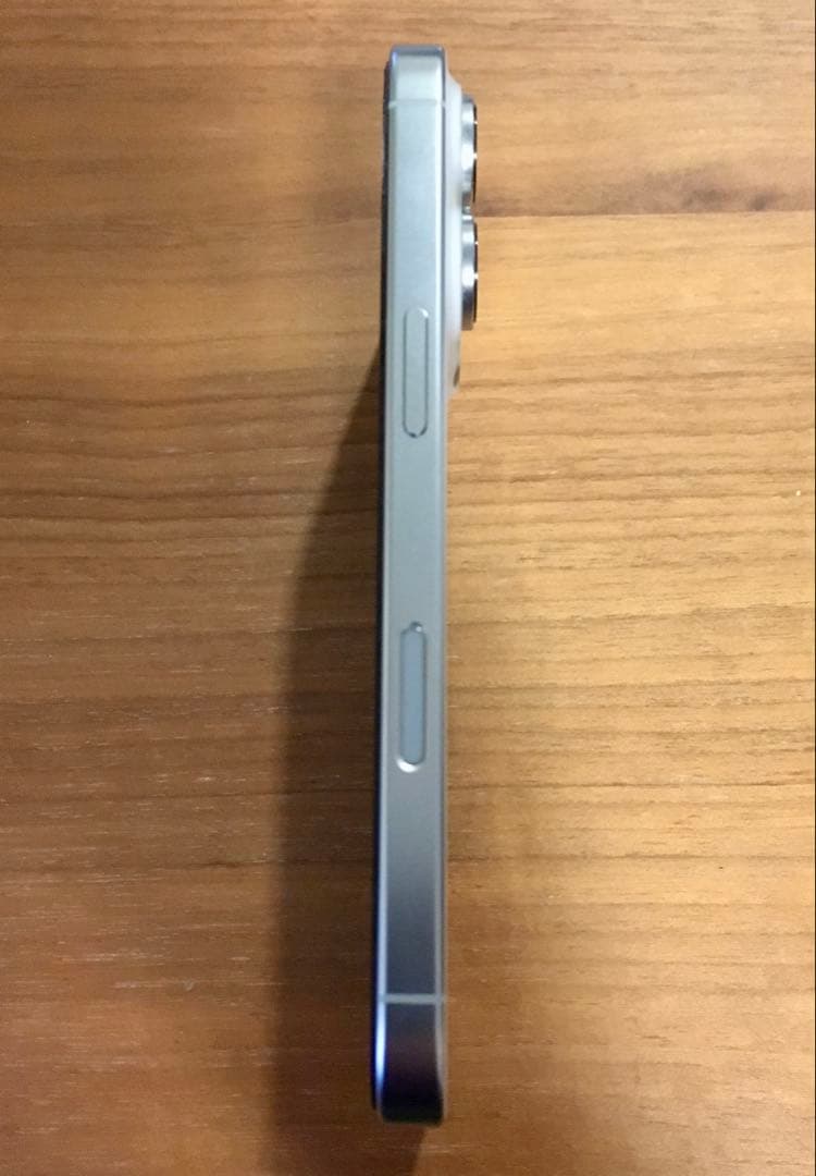 【極美品】iPhone 16 Pro 128GB ホワイトチタニウムSIMフリー