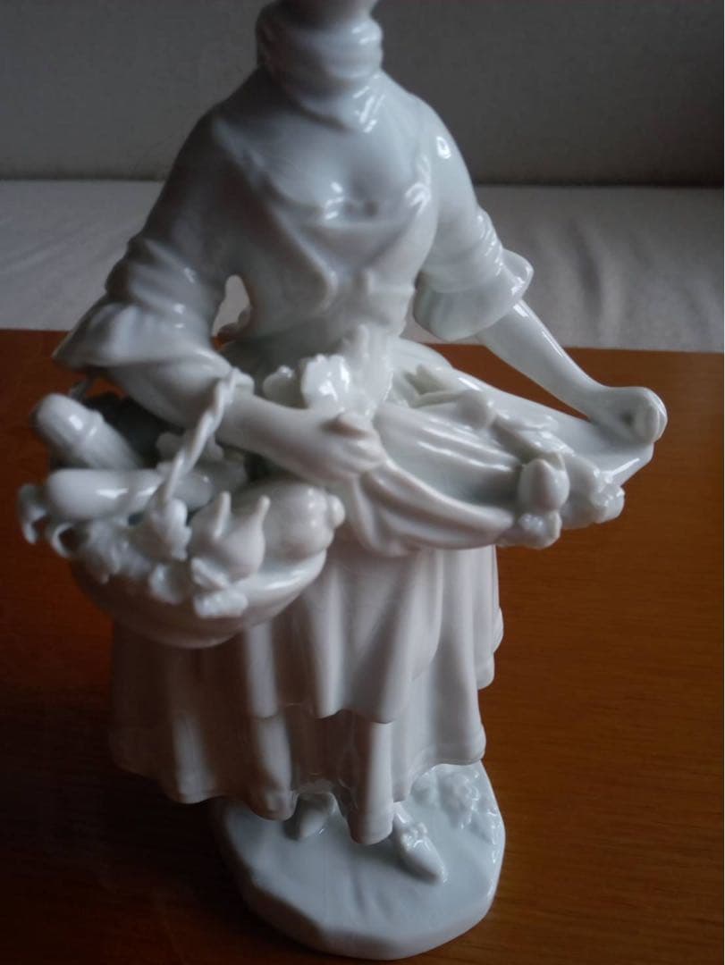 Augarten アウガルテン　フィギュリン　陶器　人形　磁器人形　検　ヘレンド