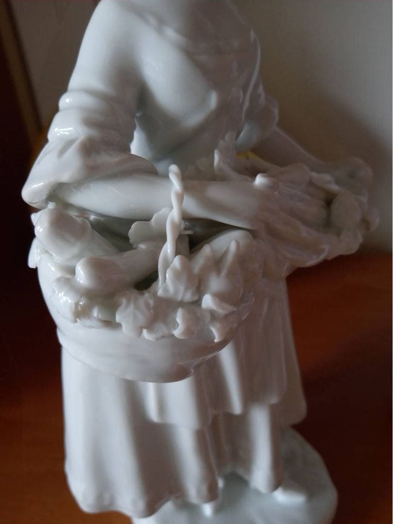 Augarten アウガルテン　フィギュリン　陶器　人形　磁器人形　検　ヘレンド