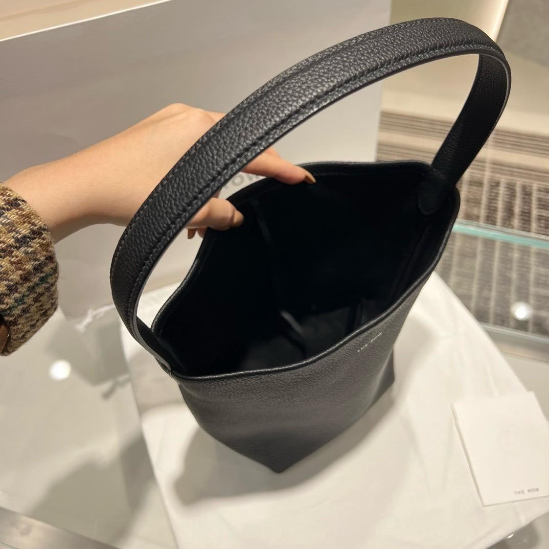 美品THE ROW ブラックレザートートバッグ