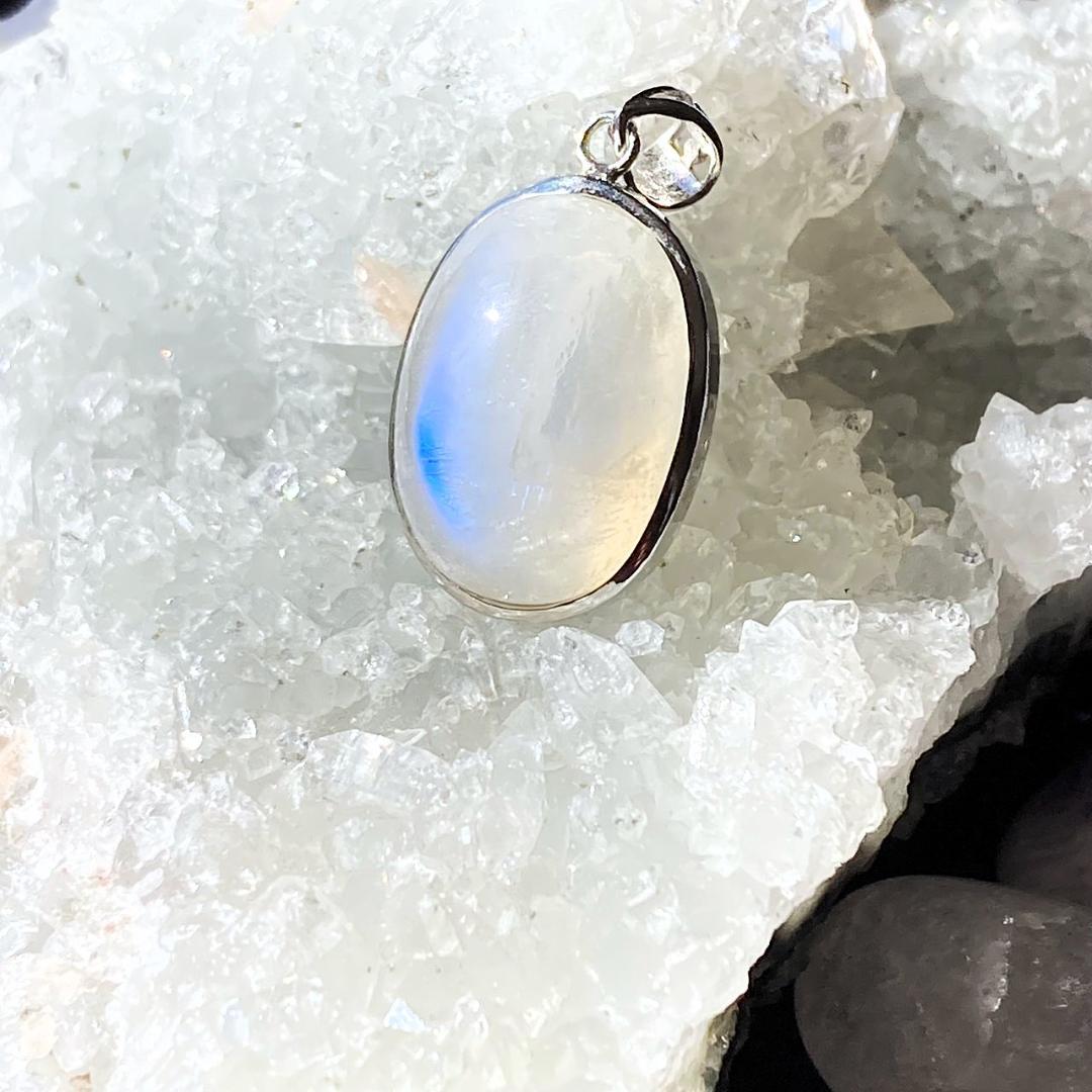 ★最終4000円引き！★【青い月マジック】ブルームーンストーン ペンダントトップ