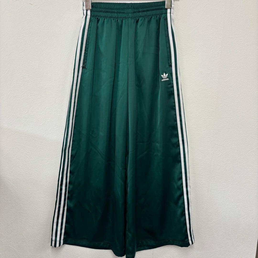 アディダスオリジナルス☆ジャージ サテンワイドレッグ　Ｍ　緑色