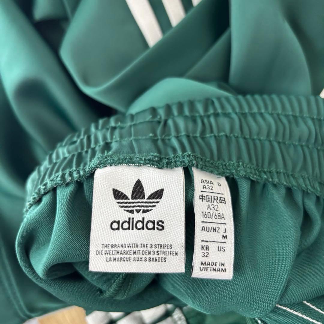 アディダスオリジナルス☆ジャージ サテンワイドレッグ　Ｍ　緑色