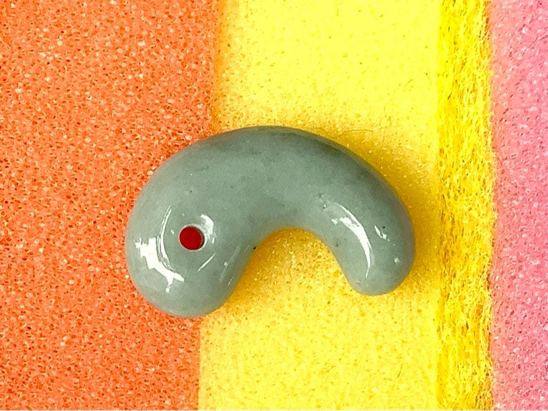 人気の平塚古墳勾玉型　糸魚川翡翠　本物の国石天然のお守り‼️ 鑑別書取得品‼️