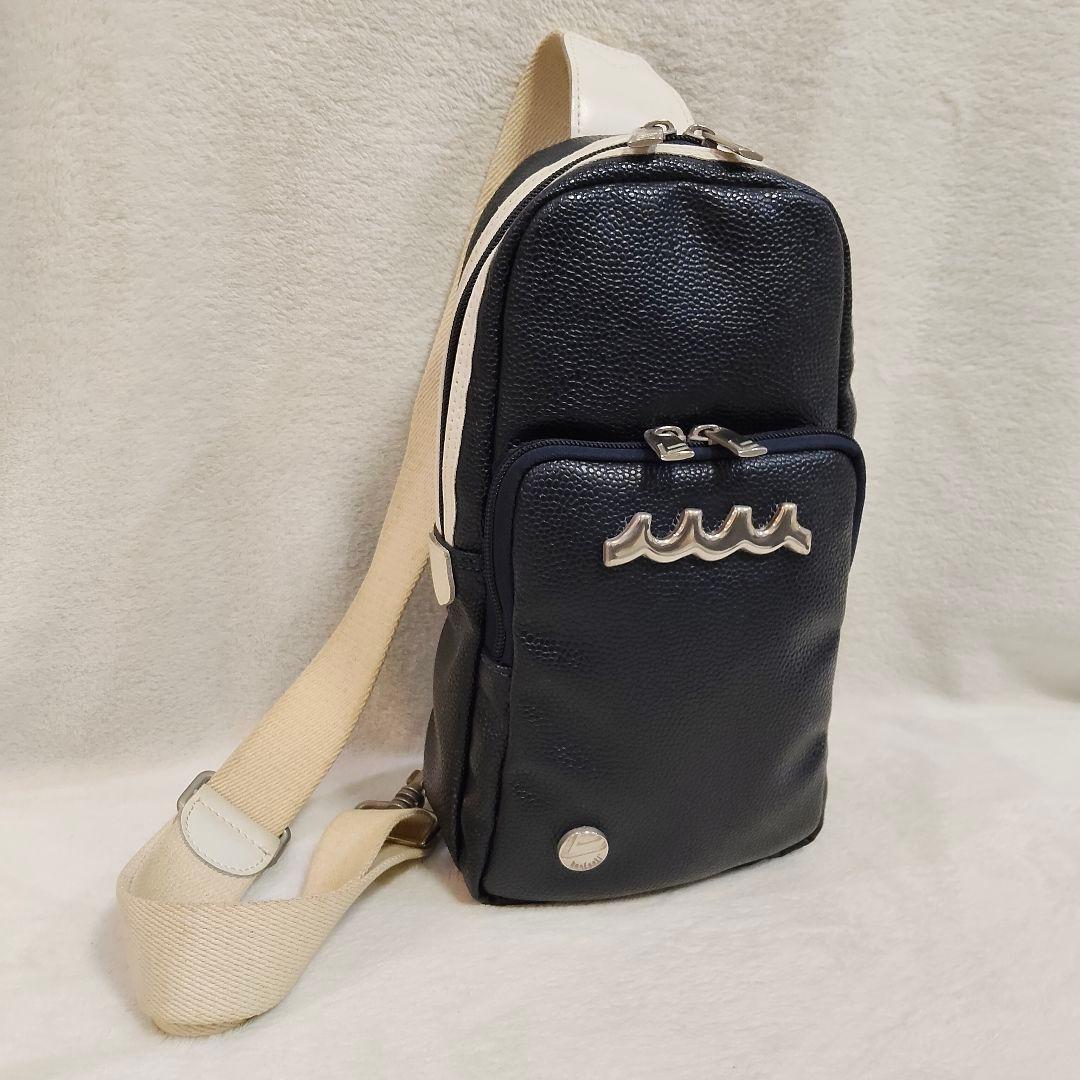 ムータマリン　ボディーバッグ　ネイビー ロゴ