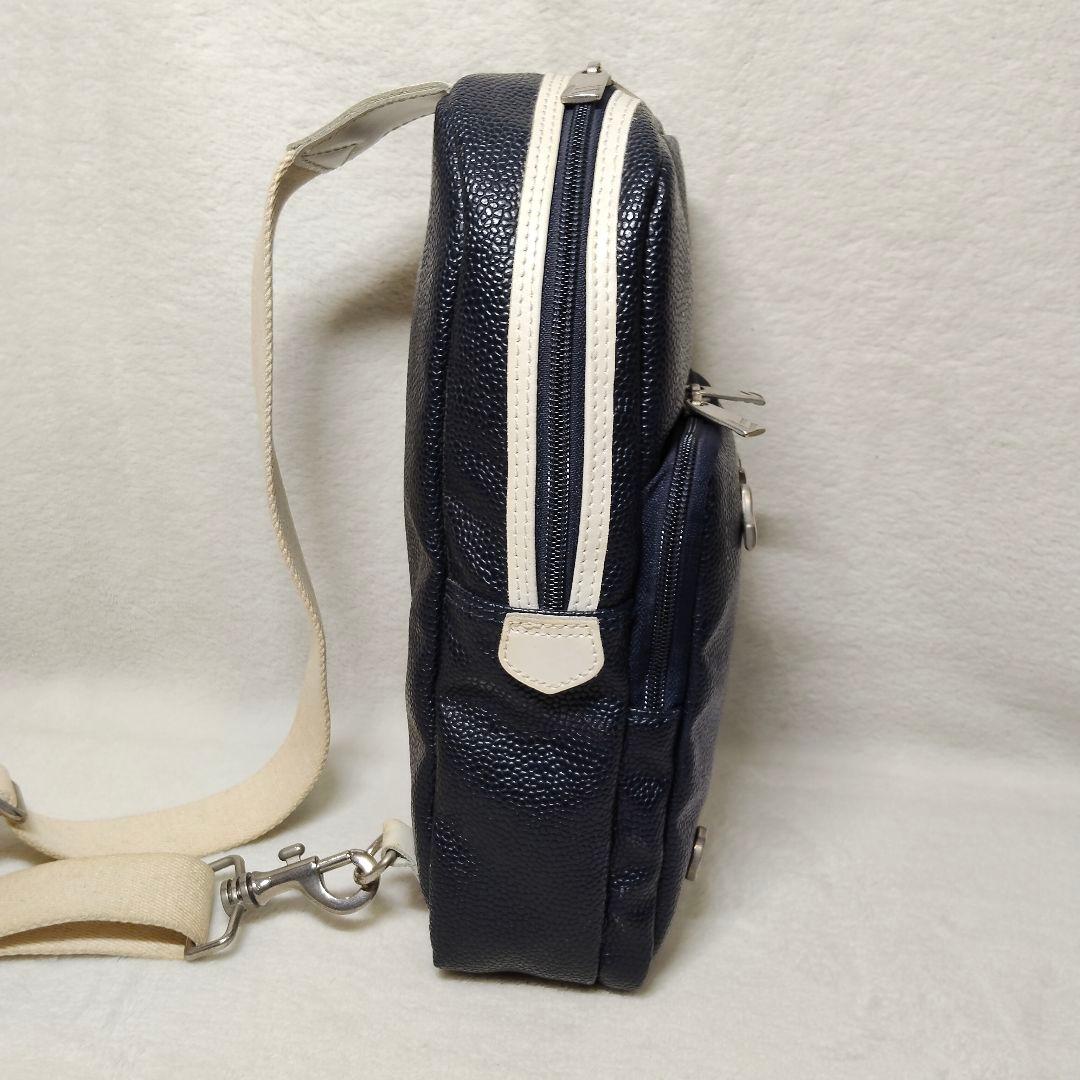 ムータマリン　ボディーバッグ　ネイビー ロゴ