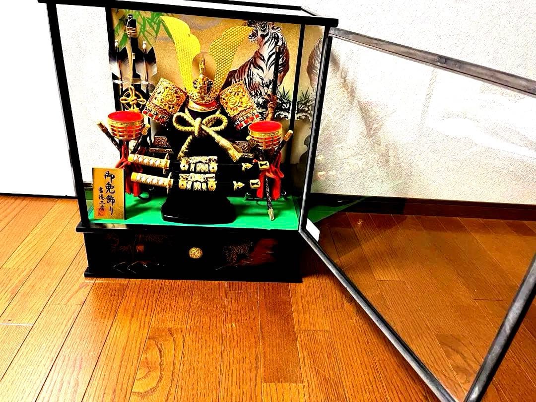 【新品同様】五月人形　兜ケース入り　オルゴール付き　13号吉徳工房