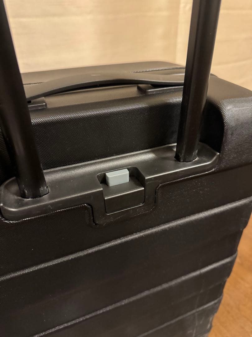 無印良品　バーを自由に調節できる　ハードキャリーケース（３６Ｌ）