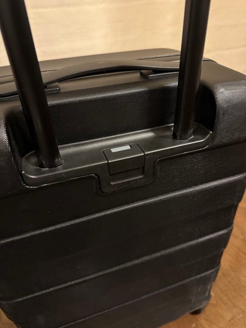 無印良品　バーを自由に調節できる　ハードキャリーケース（３６Ｌ）