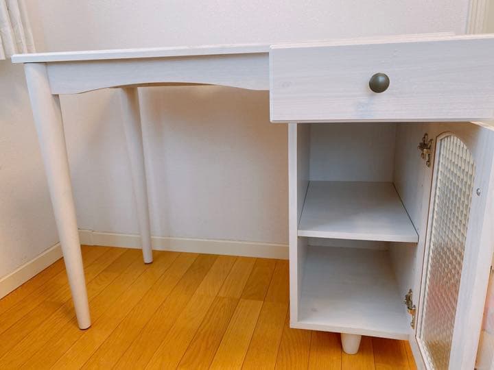 ホワイトデスク