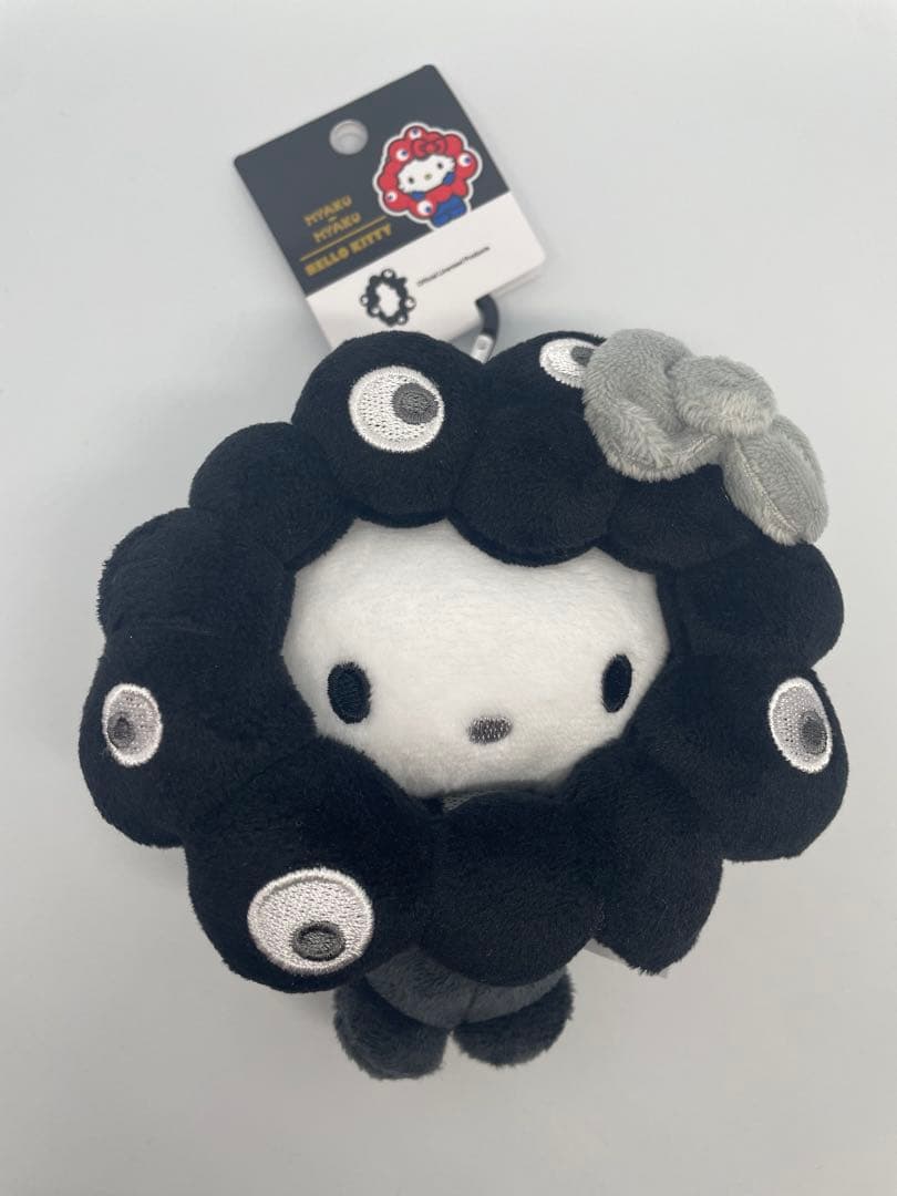 万博 サンリオ 黒 ミャクミャク キティ カラビナ付き ぬいぐるみ