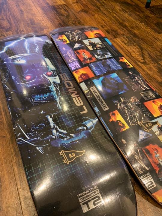 新品未開封　primitiveターミネーター2 コラボDECK（左側の1本）