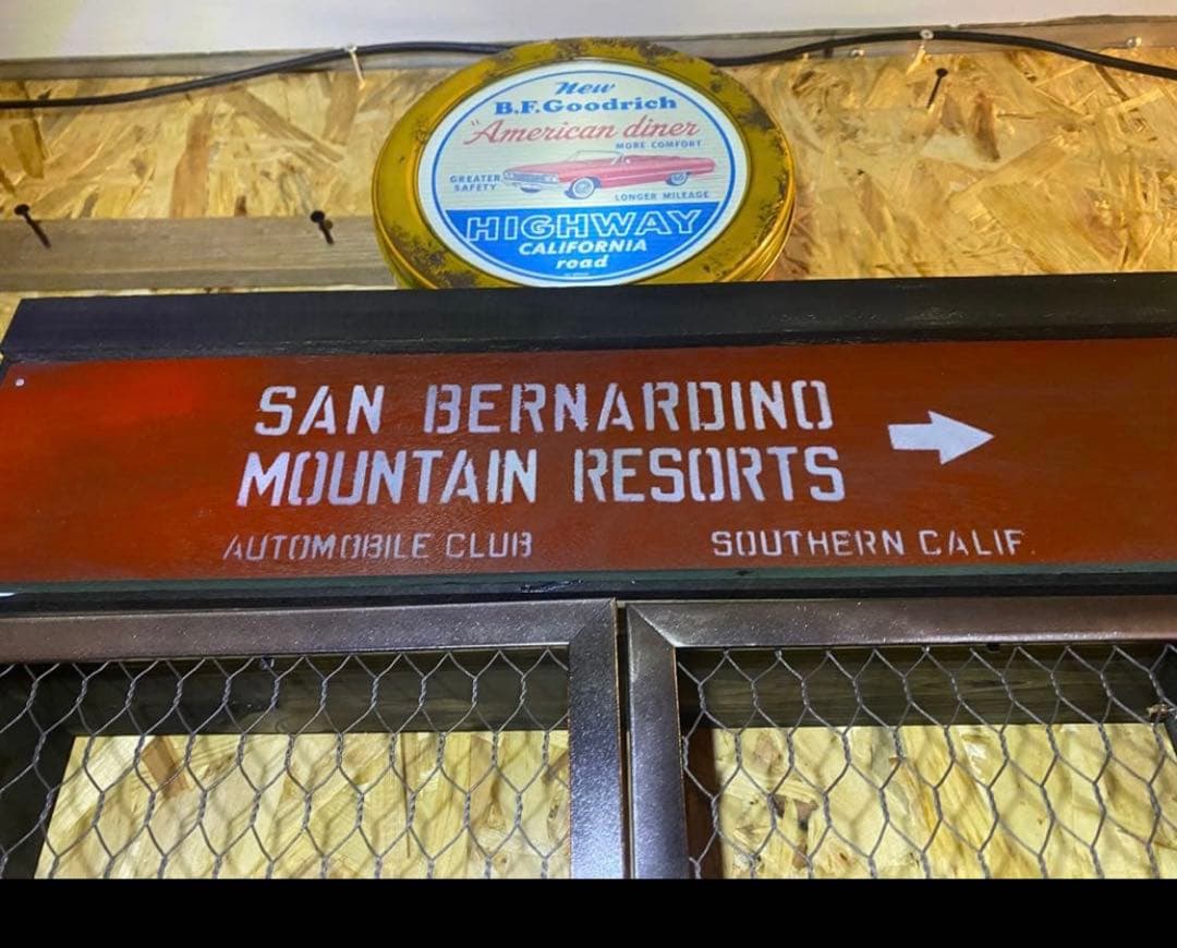 照明付き　収納棚　アメリカン　インダストリアル