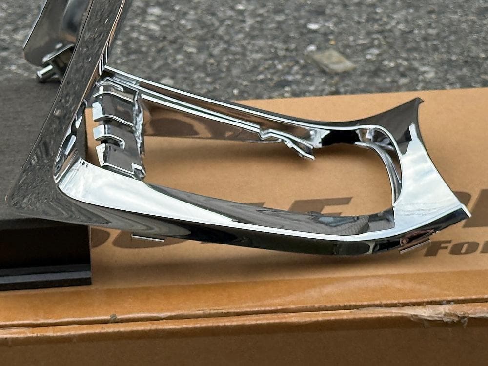 美品 ワイズギア 4D9 マジェスティ メッキインナーパネル SG20J