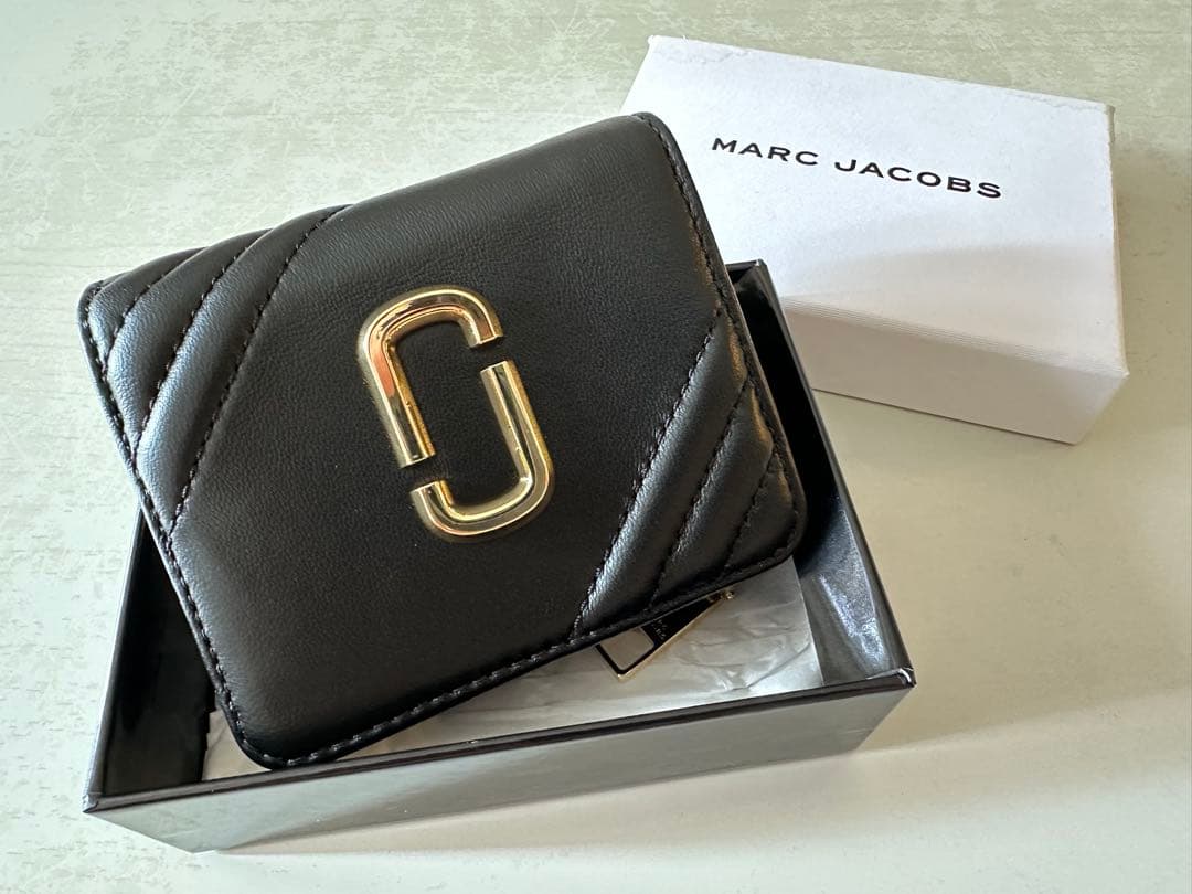 MARC JACOBS 二つ折り財布