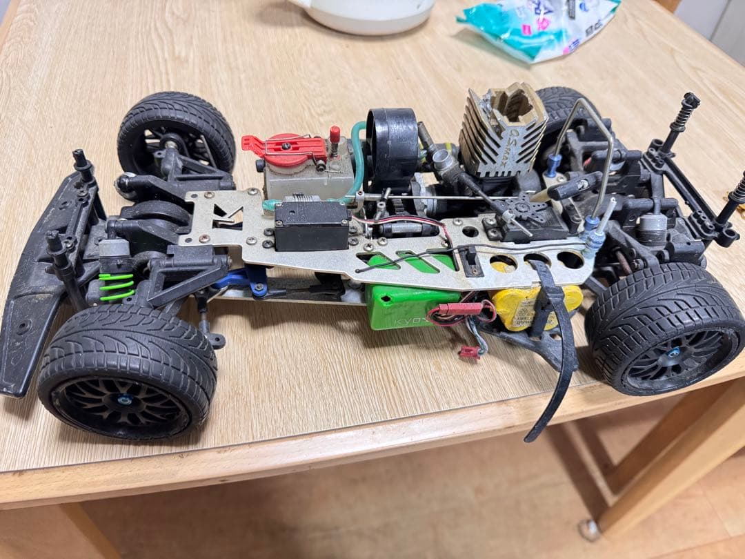 ラジコンカー 油圧サスペンション メタルシャーシ