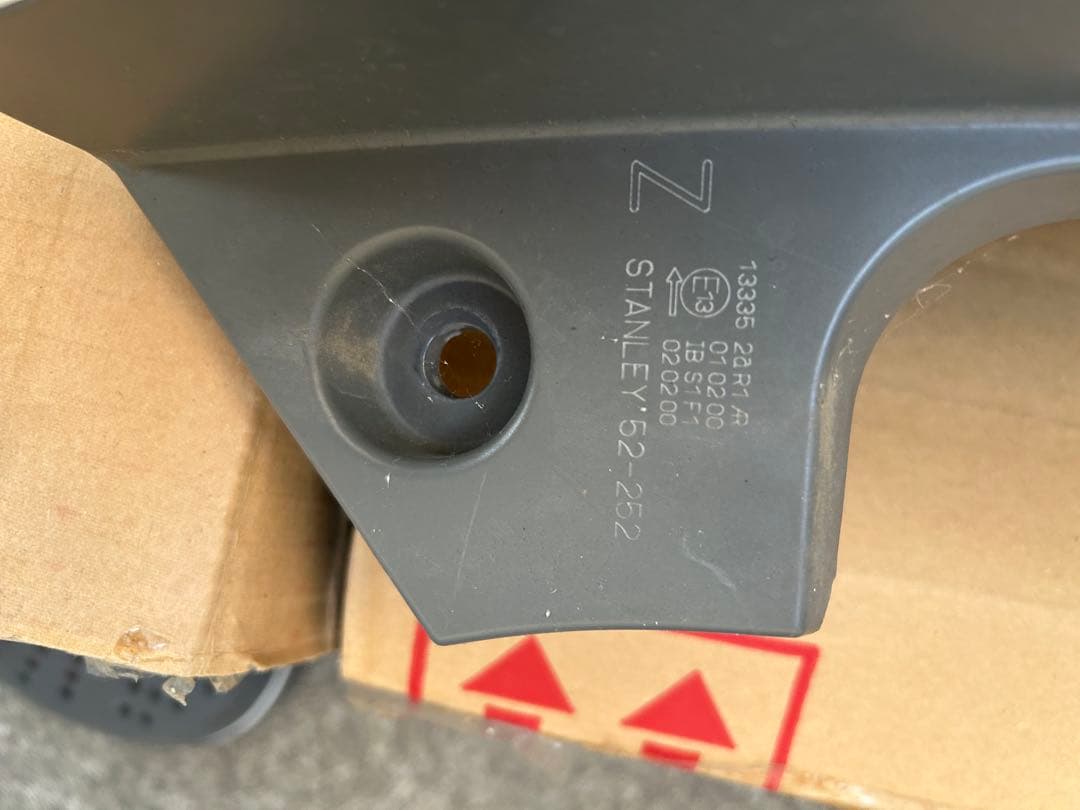 NHP10 中古　テールレンズ左右