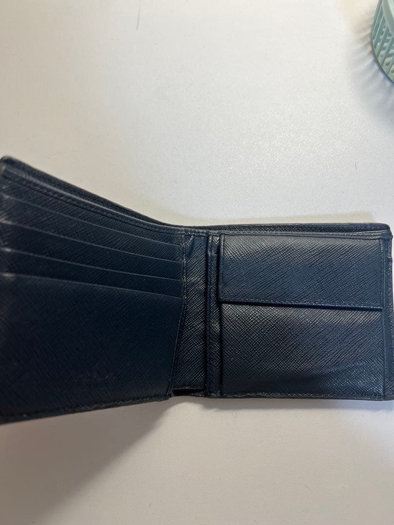 PRADA ブラックレザー 二つ折り財布