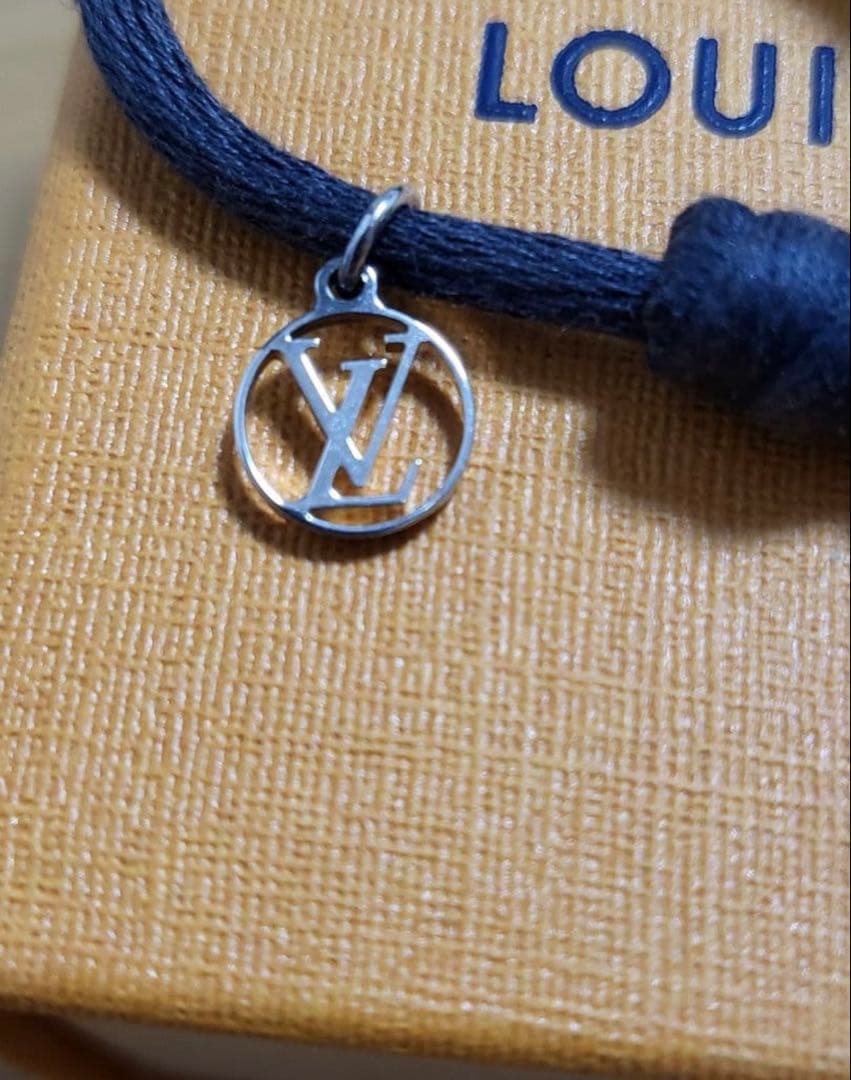 【美品】Louis Vuitton Silver Lockit ブレスレット
