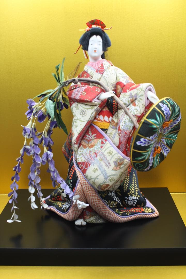 ガラスケース付き（寸法：高さ   約58cm）  大きな木目込み人形