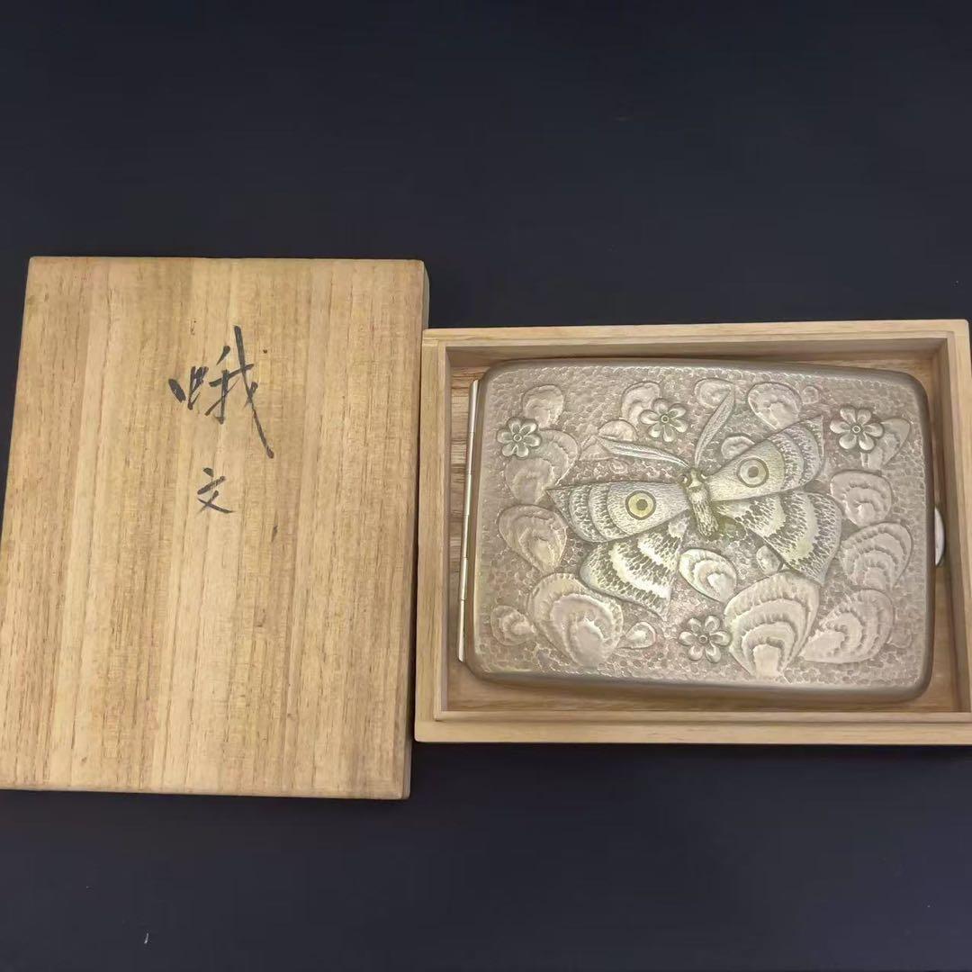 彫金家 岡部達男作 純銀 SILVER製 蛾文 彫刻 シガレットケース