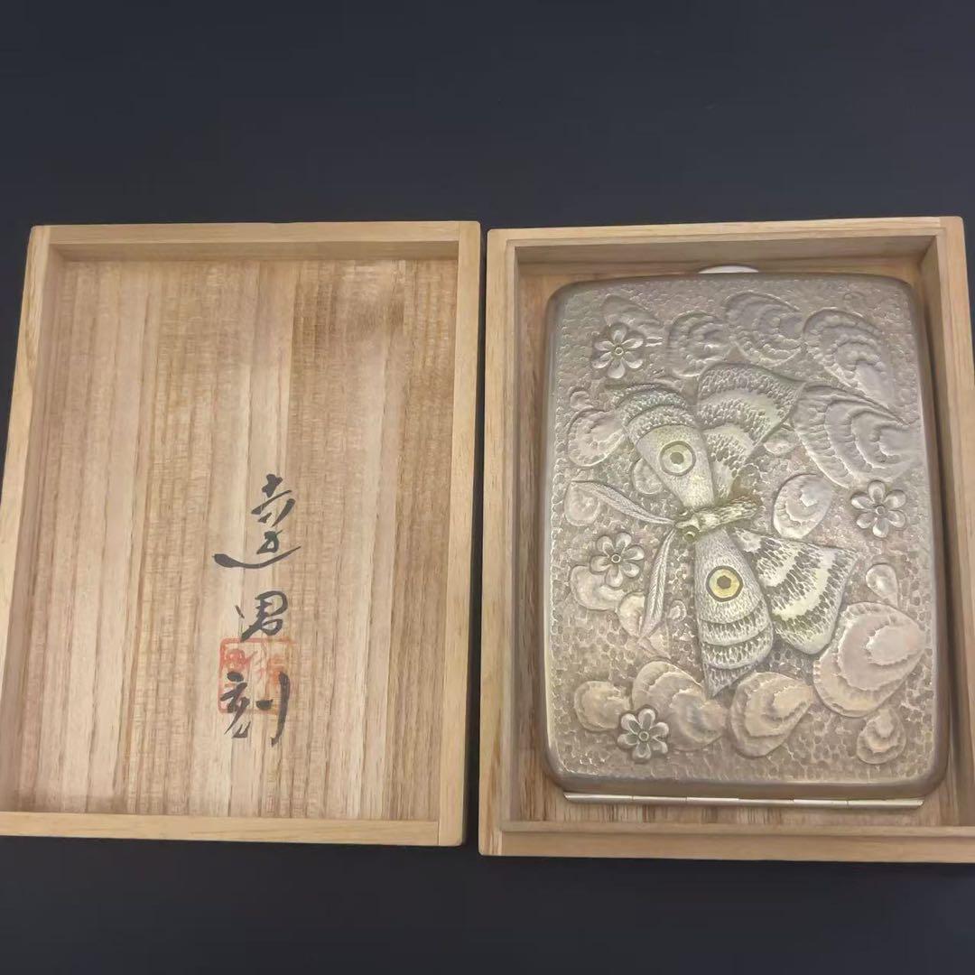 彫金家 岡部達男作 純銀 SILVER製 蛾文 彫刻 シガレットケース