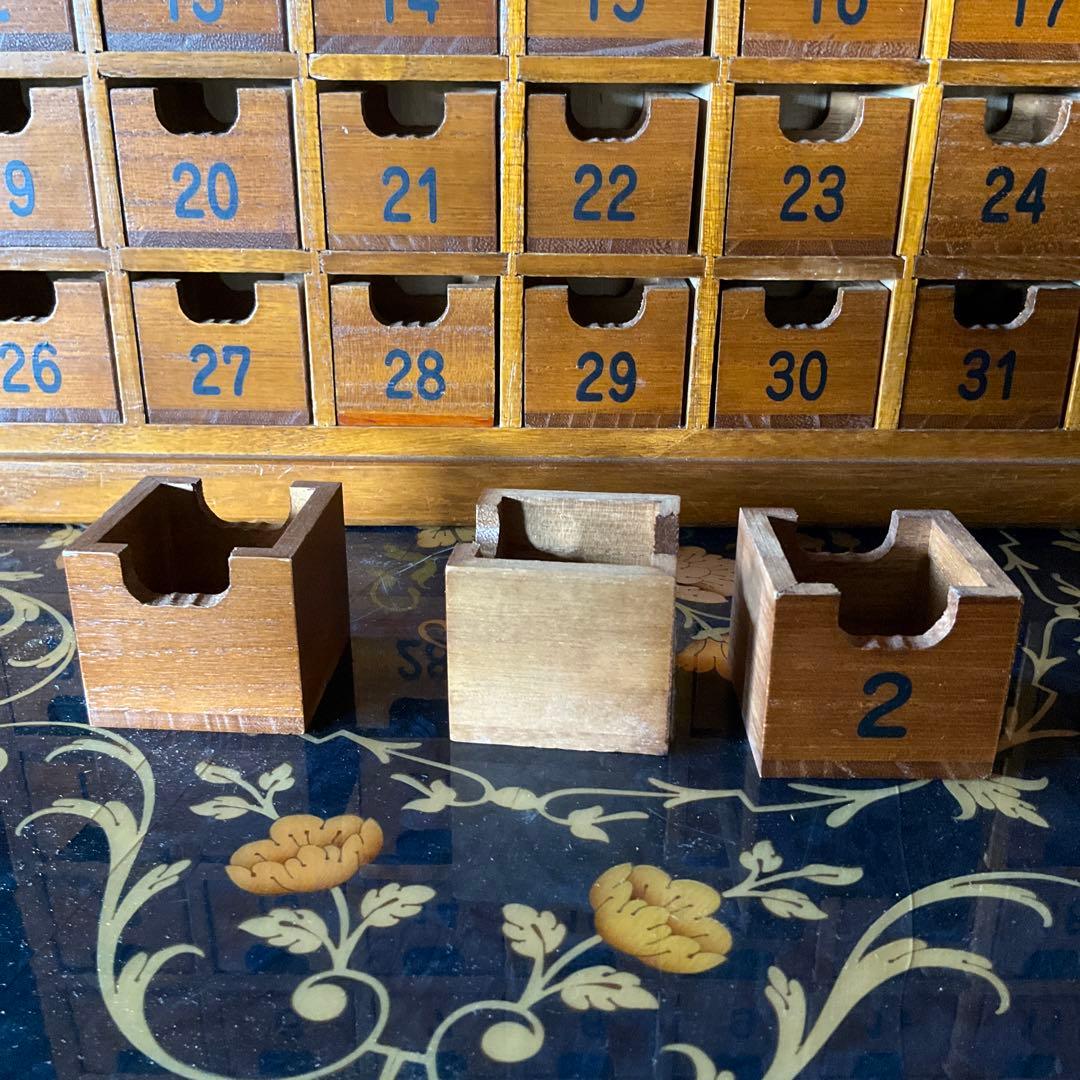 万年カレンダー　アドベントカレンダー　月間薬棚　お薬引き出し