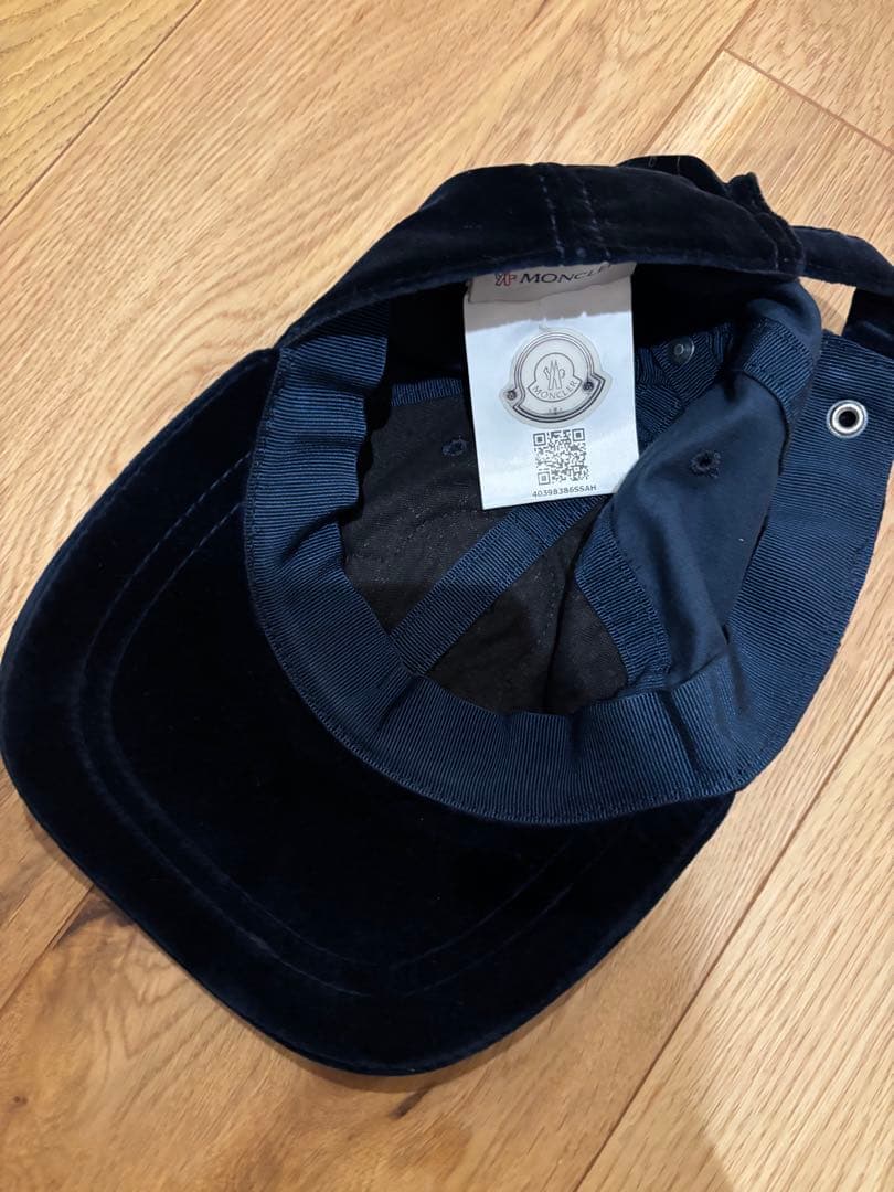 MONCLER ネイビー ベルベットキャップ