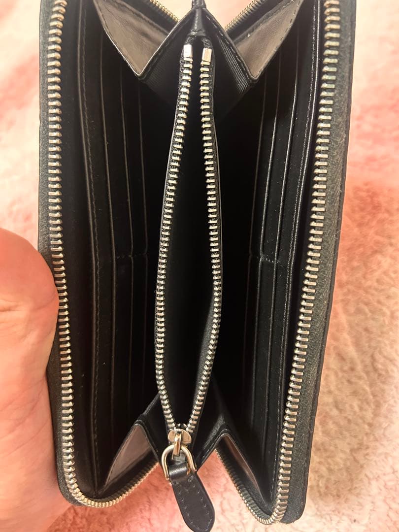 ブラックレザー長財布