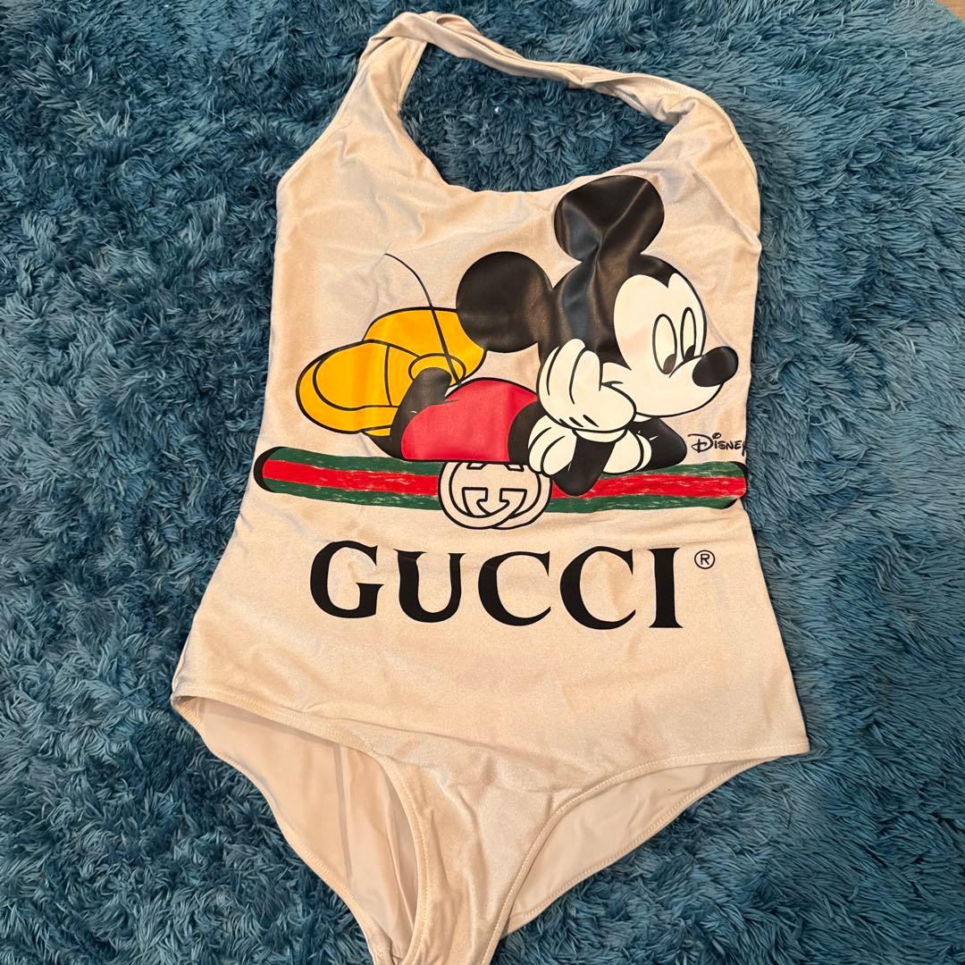 Gucci vs Disney 水着