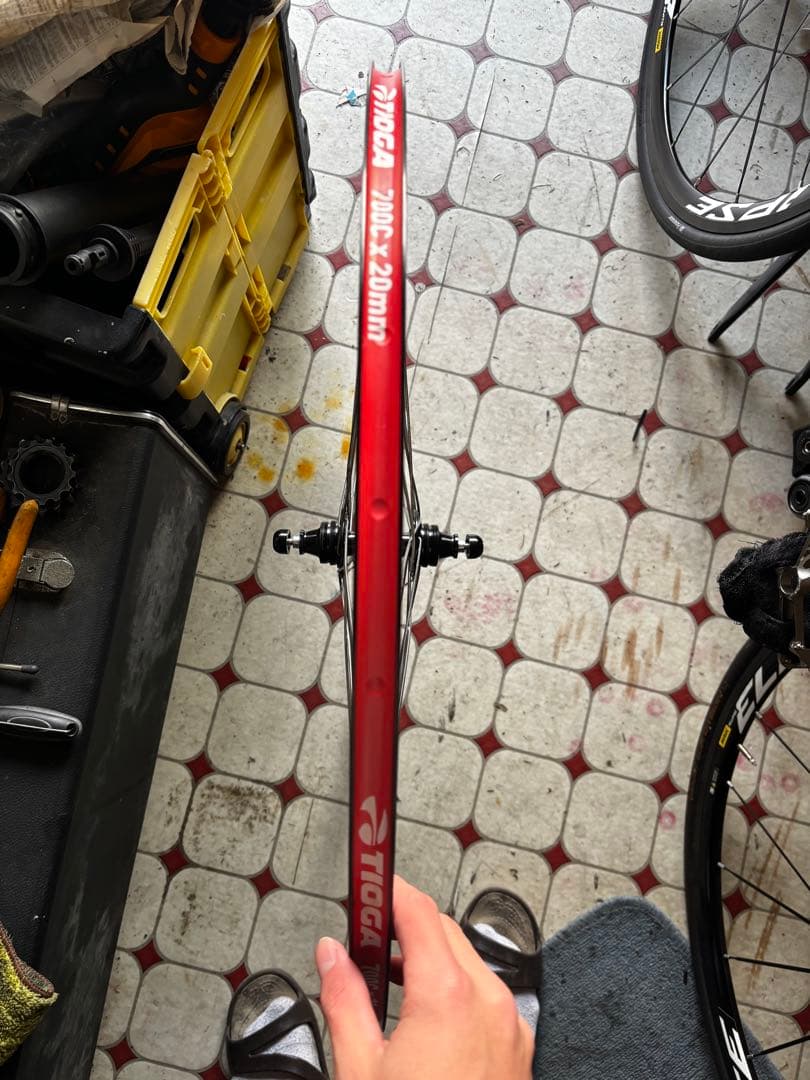 ピストホイール前後タイヤは付属しません